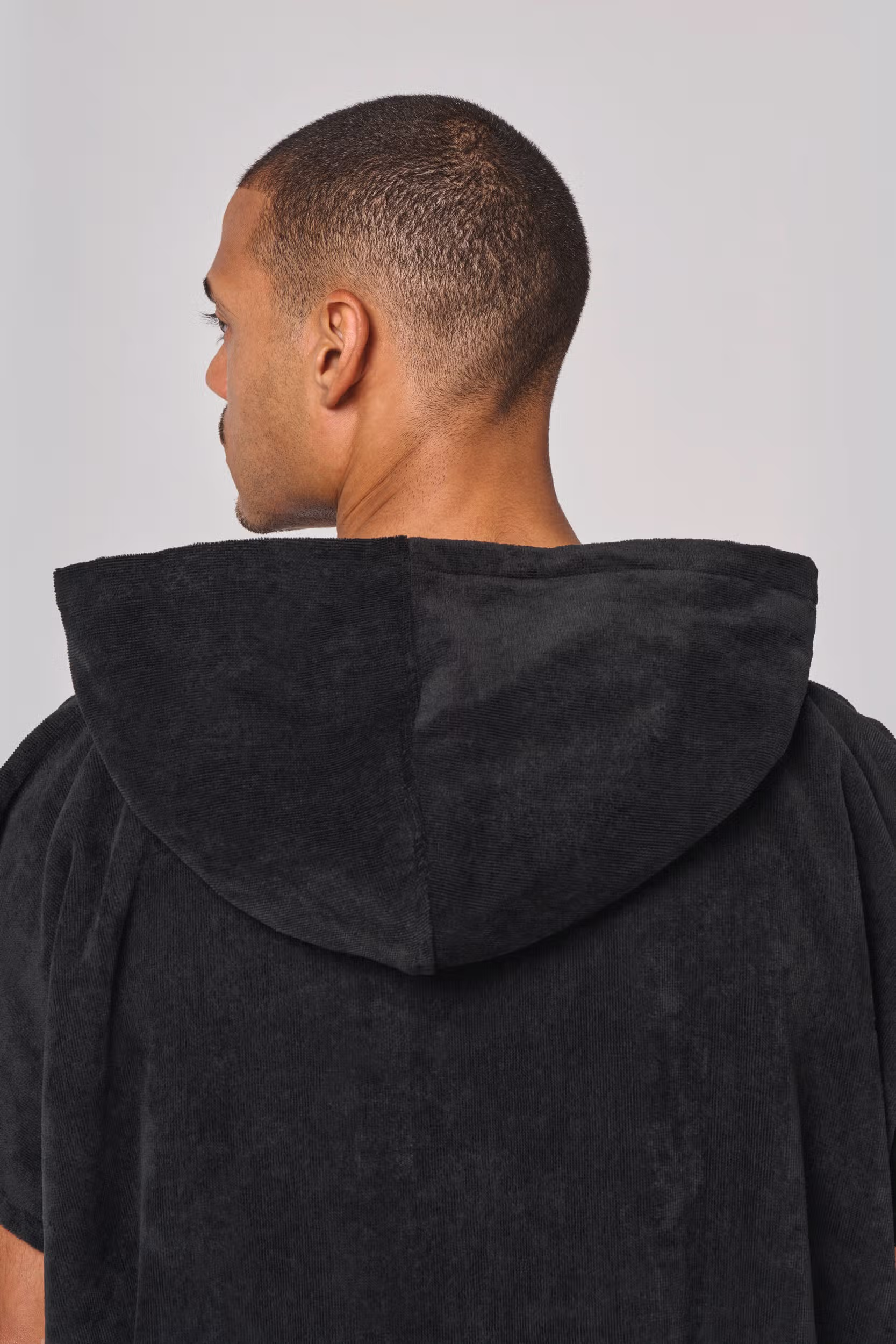 Poncho éponge à capuche unisexe – Image 8