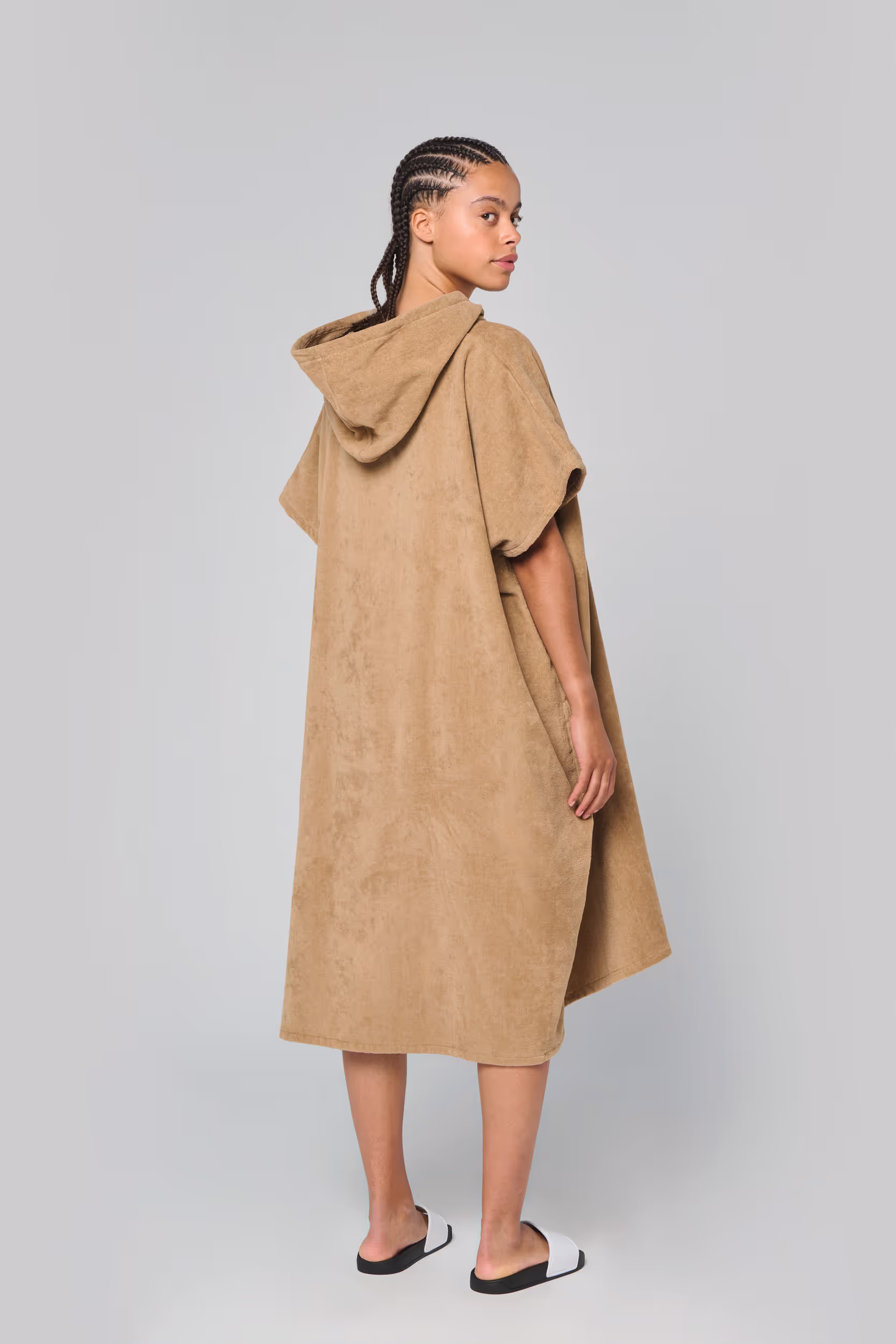 Poncho éponge à capuche unisexe – Image 5